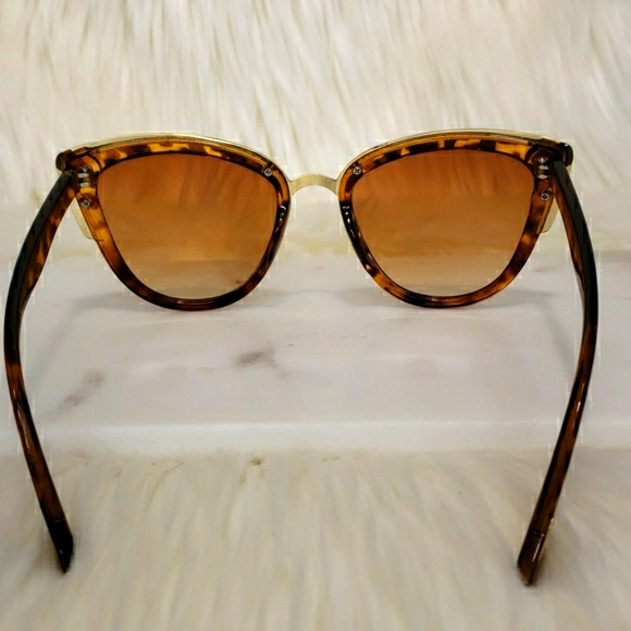 New Leopard Cateye Sunglasses with Gold Accents - Picture 6 of 7